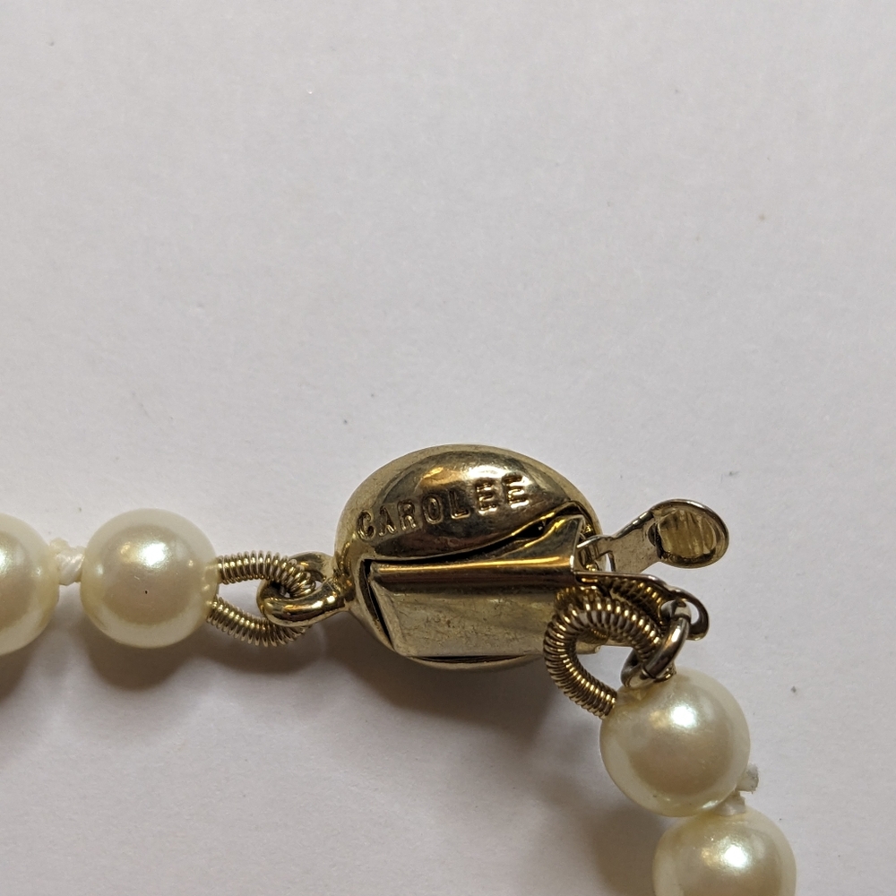 Vintage CAROLEE Faux Pearl Bracelet – Gold-Tone Box Clasp - Picture 6 of 6